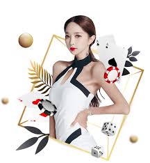 新主场！拉什福德展示巴萨球衣，他面前是新诺坎普模型